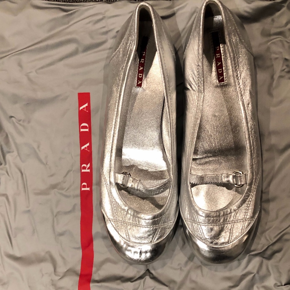 Prada silver metallic flat BRAND NEW - Picture 1 of 5